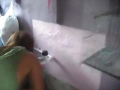 Esposa lavando calcinha